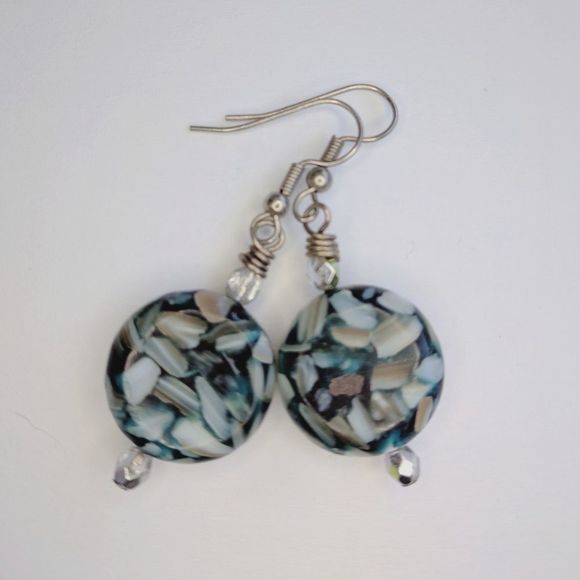 Jewelry - Resin mother of Pearl round Dangle earrings
